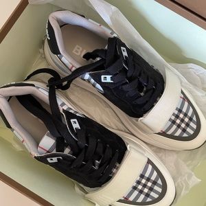 Burberry Ramsey Low Top Sneakers SALE🎉🎉🎉🎉